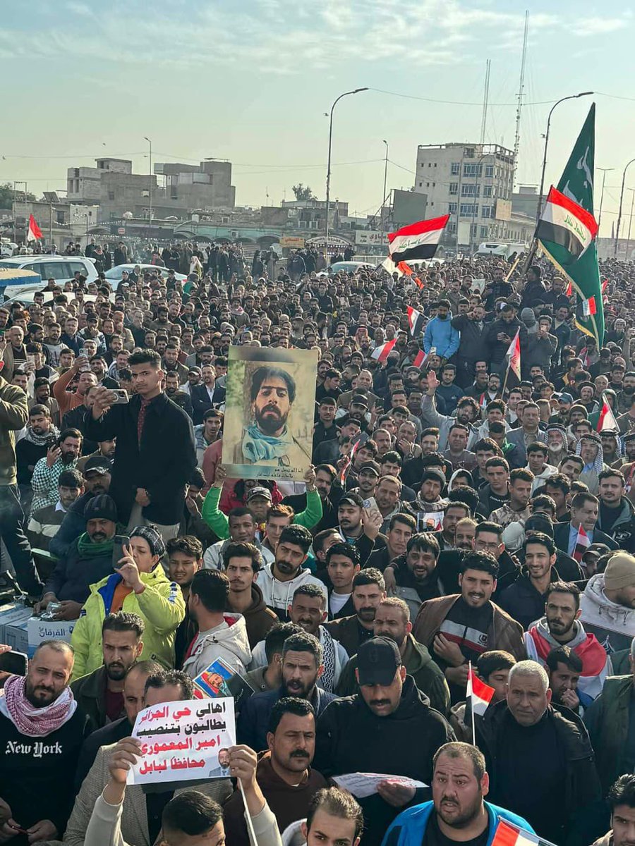 يرفعون صورة خمّار،ويطالبون بنزيه.
بقلم /علي عبد الصاحب الجبوري 

في بابل اجتمع النقيضان تحت يافطة معمورية،والغريب ان كلمات السيد النائب السابق عندما تقرأها تشعرك أنه لم يخبر طبيعة المتظاهرين الذين اجتمعوا بين ليلة وضحاها بأعداد فاقت كثيرا ما حصل عليه النائب من أصوات،ليبقى السؤال