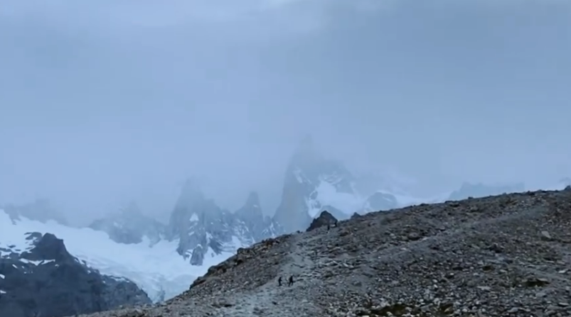 Miren, chicos. De tanto jugar Peak 🧗‍♀️
