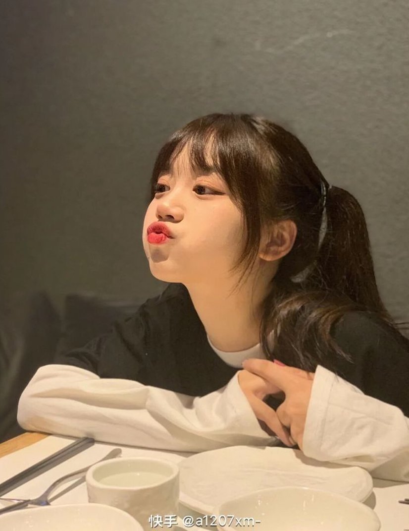 Inaky1999's tweet image. 母親から10分間説教された 👩‍🦱