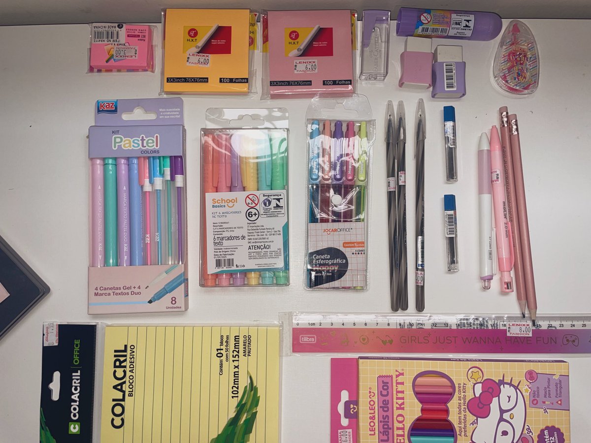 gablearns's tweet image. meu material para meu ultimo ano🙏🏻