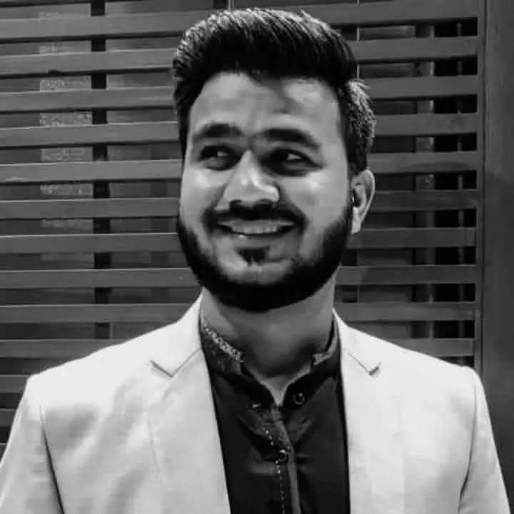 Arshadyousafzay's tweet photo. A firefighter, Furqan lost his life while saving lives during Gul Plaza fire in Karachi last night. Without regard for his own safety, he stood firm in the line of duty. His sacrifice reminds us that our firefighters are silent heroes who serve humanity despite limited resources. https://t.co/AUy6UFQJm0