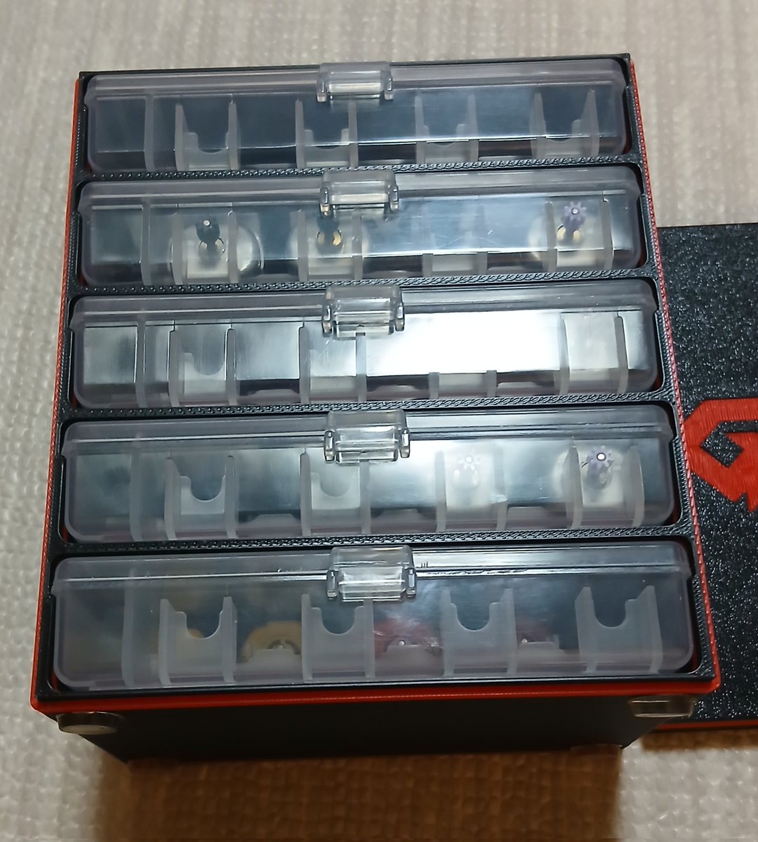 hirohiro0215's tweet image. モーター入れ①
半数以上が一度は買ったのでは無いかと思います🤭
タミヤのモーターケース👐
5段収納(片軸、両軸)可