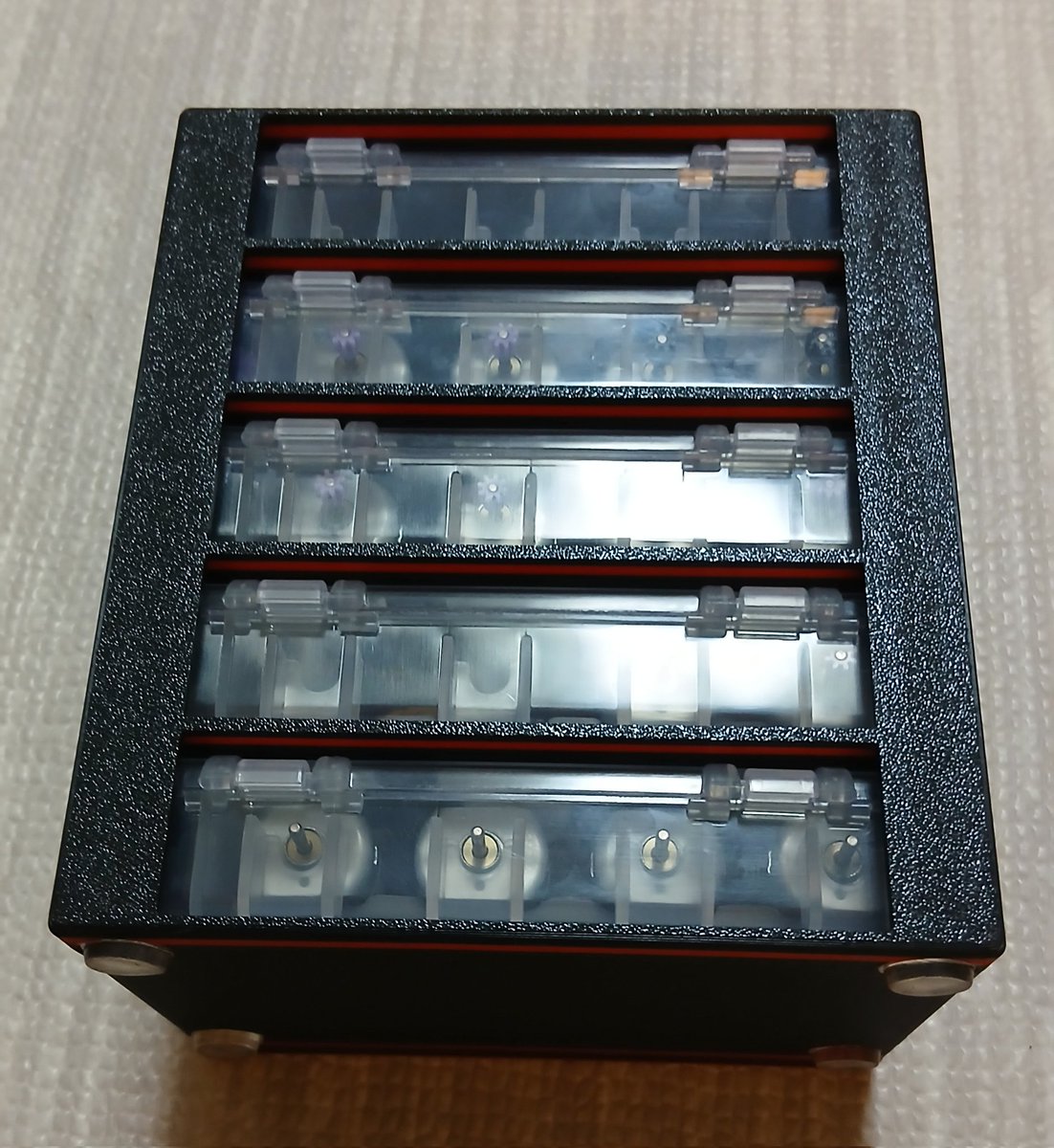 hirohiro0215's tweet image. モーター入れ①
半数以上が一度は買ったのでは無いかと思います🤭
タミヤのモーターケース👐
5段収納(片軸、両軸)可