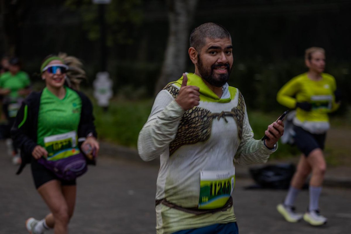 diario24horas's tweet photo. 🟢 Esta mañana, el Bosque de Chapultepec se pintó de verde con la Carrera de #Shrek, un evento que puso a correr a miles de capitalinos que acudieron caracterizados para recorrer alguna de las dos rutas de la carrera, ya fuera de 5 o 15 kilómetros

https://t.co/rm0262wKNk 

📸: Miguel Martínez Corona / Diario24Horas