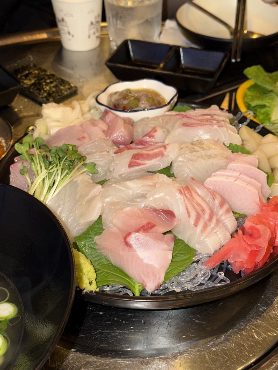 얻어먹는 밥은 늘 맛있지만
이건 진짜. 맛있었음