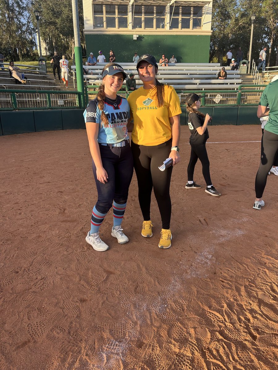 KyndalFrance27's tweet photo. Thank you @SaintLeoSB for inviting me to such an amazing camp. I had so much fun. The culture of the team was great. #SLUSB
@EKinberger
@Zcarv_1 https://t.co/WM4q05Lcst