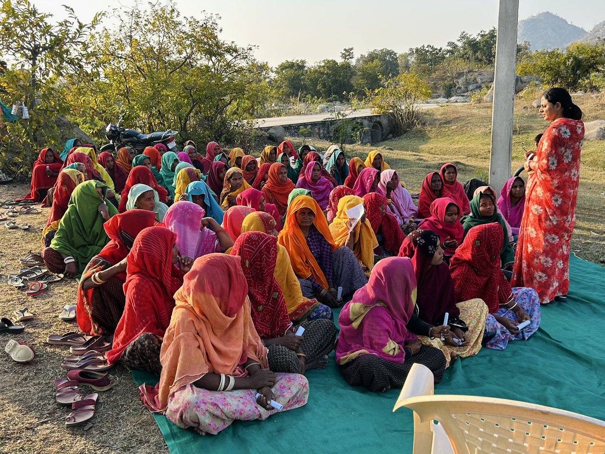 बाली ब्लॉक के चामुण्डेरी ,भीमाना गांव में “मनरेगा बचाओ संग्राम” अभियान के अंतर्गत जनआंदोलन कार्यक्रम में सहभागिता की।

इस दौरान बाली विधानसभा क्षेत्र वरिष्ठ बुजुर्ग व ग्रामीणजन उपस्थित रहे।Indian National Congress - Rajasthan Govind Singh DotasraTika Ram JullyAshok Gehlot
