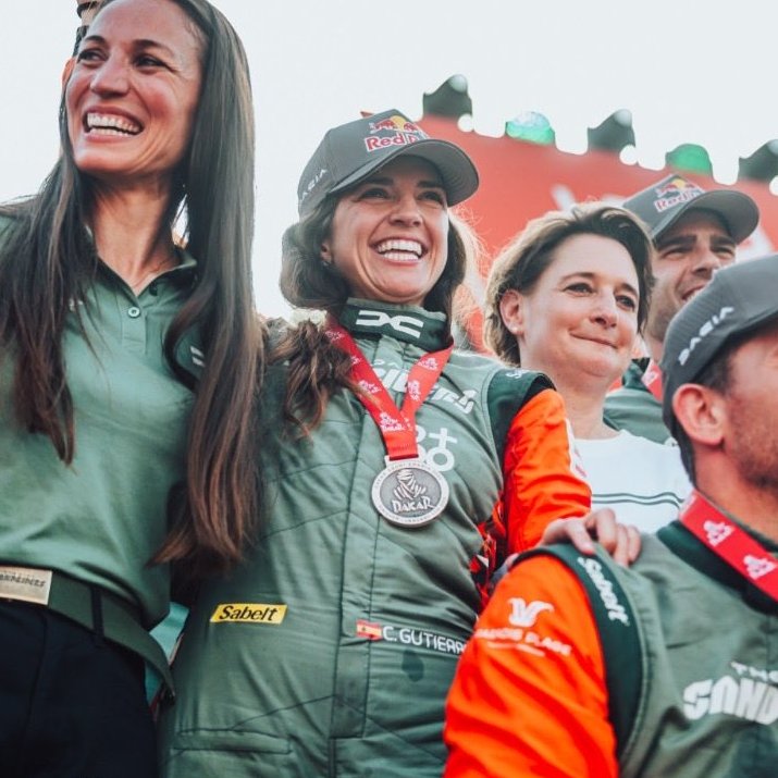david_lrl's tweet image. Hay que decirlo alto porque es así: @crisgutierrez 🇪🇸 es, una vez más, CAMPEONA del #Dakar.

No es una chanza que se haga en la Revuelta. Ha sido la mejor en categoría femenina y top-11 general, mejor resultado de su carrera, de una española en Ultimate y de cualquier mujer en…
