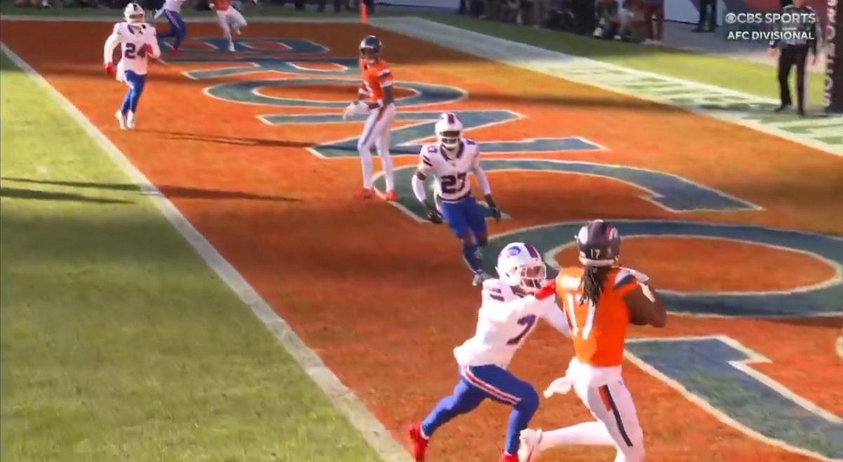 Since we are on this topic of screenshots and catches, I felt like LJH caught the ball on this TD too!

If you can see on these two screenshots, he clearly has the ball in his hands!

Just unfortunate, right?