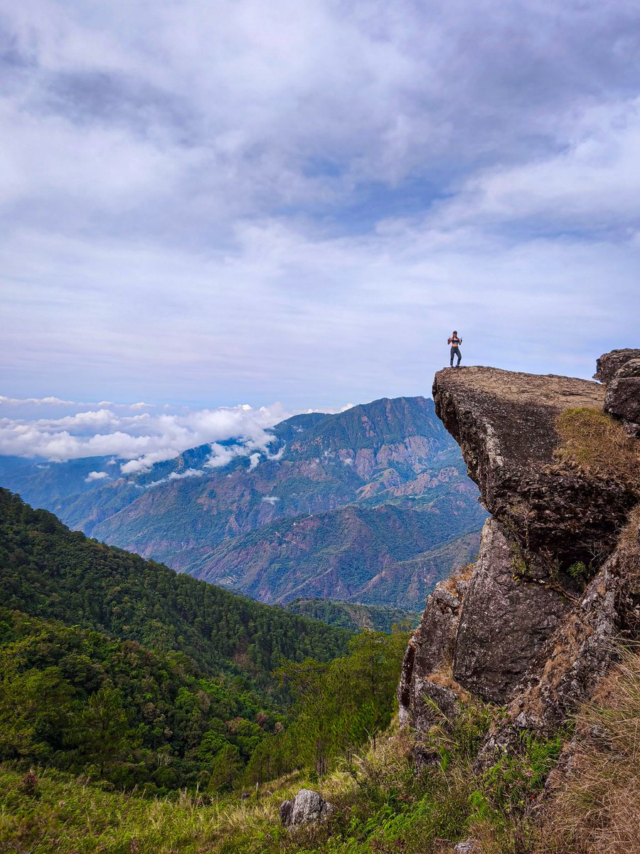 outdoorsygal_'s tweet photo. The famous Gungal rock and the crowd it draws during the weekends. Waited for almost two hours to pose on that rock for 15 seconds, max. 🙃

#MtUlap https://t.co/dPdzTy47Bi