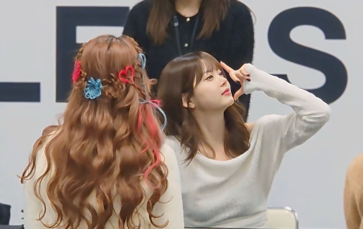 ウンチェさんの決めポーズかっこいいしかわよ🥰