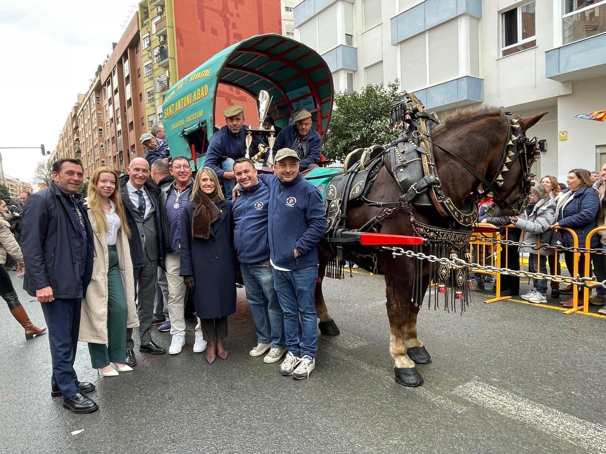 MncGCS's tweet image. 🐷Magnífico y multitudinario desfile y bendición de animales en el día grande de Sant Antoni. Un año más la primera festividad de enero arranca demostrando que las fiestas de Valencia son un tesoro patrimonial. 
@AntonianosVal 
@VoxValencia_C 
@VOX_Valencia