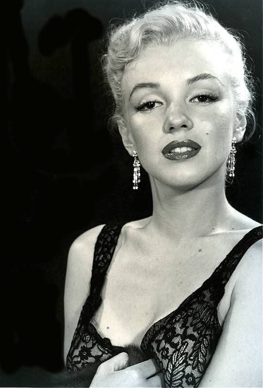 Clubpassionmar2's tweet photo. Bonne journée de dimanche.
Have a sweet Sunday.
#marilynmonroe #Marilyn #clubpassionmarilyn #edclark #photography https://t.co/gdwOwAHTrK