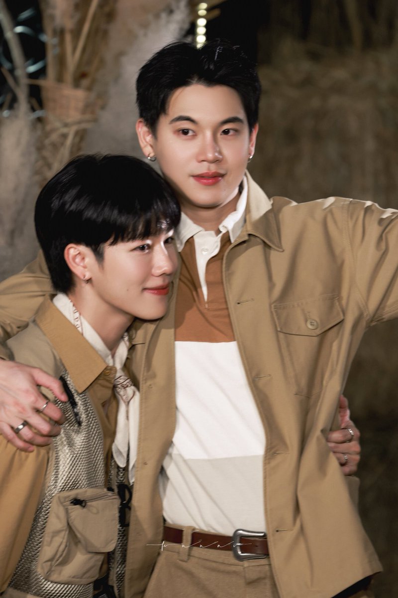 myywor's tweet photo. พ่อเลี้ยงอานันท์กับคุณหนูวนรัตน์เขาแต่งงานกันที่ไร่องุ่นของพ่อเลี้ยงวันนี้ คนในตลาดพูดกันให้ทั่วว่าเมียพ่อเลี้ยงสวยมาก 

#หยิ่นวอร์ ; #yinyin_anw #warwanarat https://t.co/J6vZvc3cBd