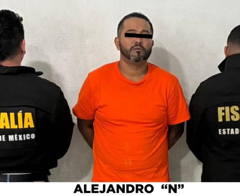 HalconOnce's tweet photo. ¡DETENIDO! Erick Antonio, feminicida de #Cascantitla, #Cuatitlan #EdoMex.
La @FiscaliaEdomex dio a conocer la detención del feminicida de #Cascantitla, en #Acapulco #Guerrero.
Erick Antonio “N” presunto autor material del doble feminicidio en contra de su ex pareja Cindy (25) y su suegra Teresita (52) en el municipio de #Cuautitlan #Edomex.
Junto al feminicida también detuvieron a Alejandro “N” por encubrimiento, quien también cuenta con una carpeta de investigación por abuso sexual.