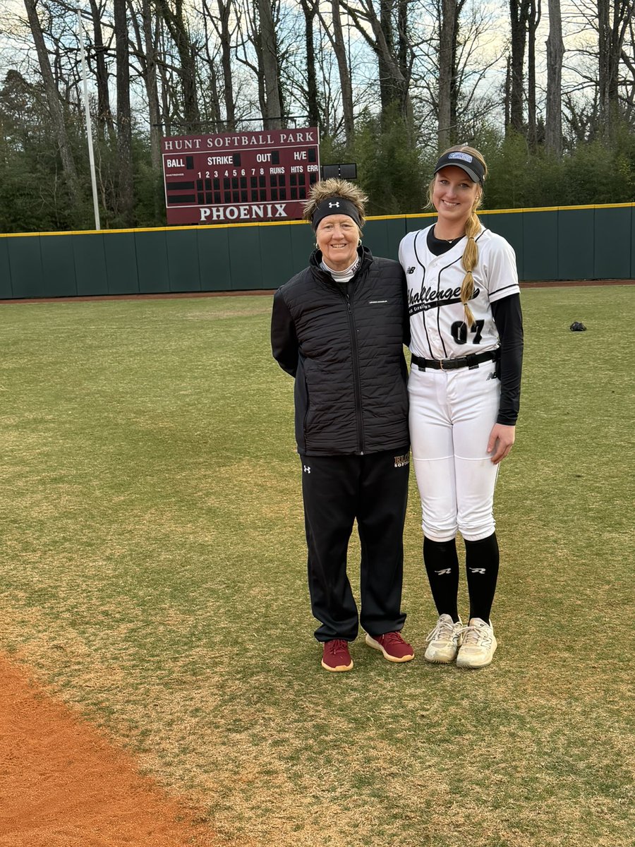 Emma Grace Hill tweet media