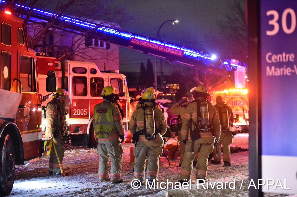 Un incendie a éclaté dans une résidence de la rue Dumont, à Longueuil, hier en fin de soirée. Celui-ci a débuté dans la cuisine avant de se propager vers le deuxième étage. Aucun blessé n’est à déplorer. <a href="/POMPIERSAPPAL/">APPAL</a>