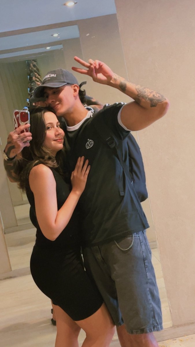 sp4cel1ght_'s tweet photo. Te amo @Vioysn https://t.co/eK3hESOSTL