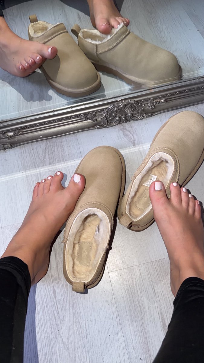 hail4holly's tweet image. these toes own you