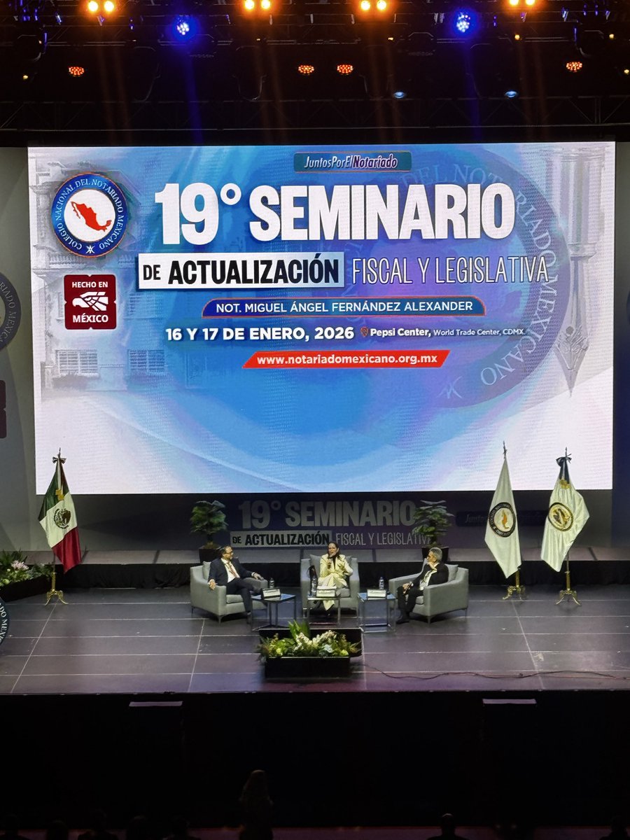 LeonServin's tweet photo. Este fin de semana tuve la oportunidad de participar en el 19 seminario de actualización fiscal y legislativa. El evento más importante del año para el @notariadomex en el que más de 3000 notarios de todo el país se dan cita para capacitarse en temas de suma importancia. https://t.co/eI86limiY2