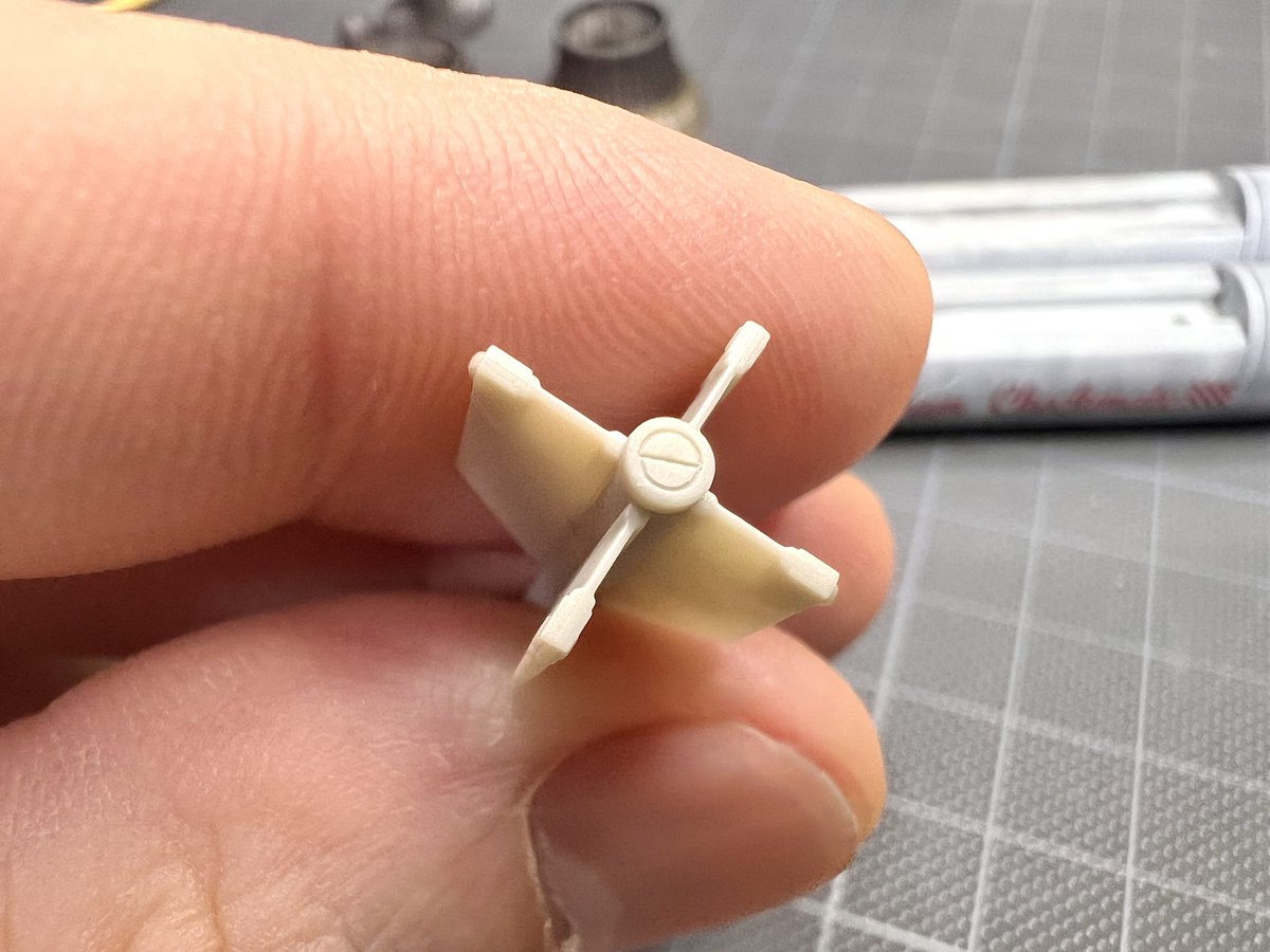 TONKA2225's tweet photo. タミヤ1/48 F-14トムキャット
サイドワインダーの後ろにマルイチモールドが無かったので
ゴッドバンドのコンパスモールドで丸を彫ってタガネで真ん中を彫り再現しました
工具に取り付けないで使う派なので何度か練習する内に指汗でサビが💦
#EFSE #TONKAのトムキャット https://t.co/FZwyRNPMMZ