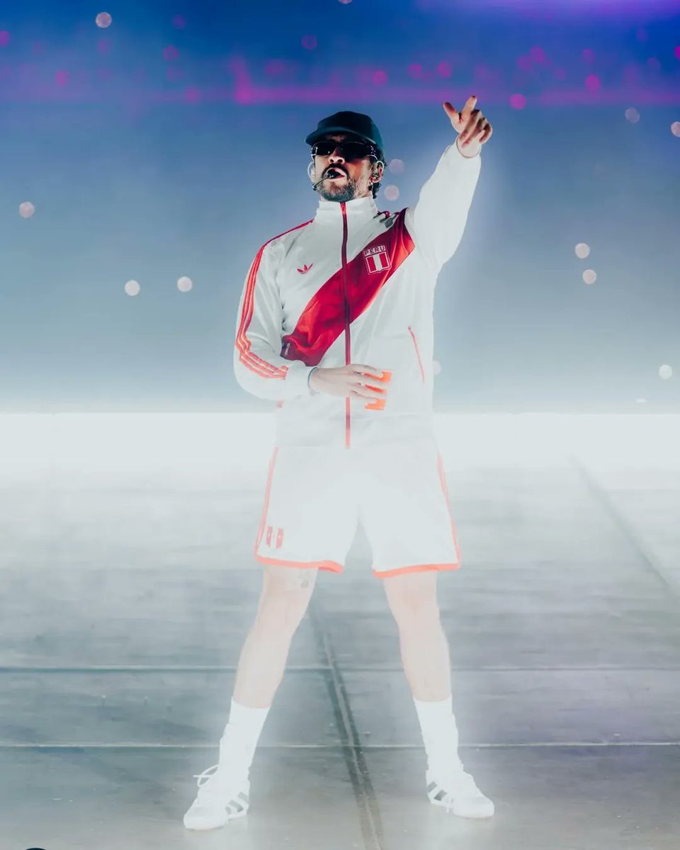 AccessBadBunny's tweet photo. Thank you for everything, Peru. Two historic nights. DeBÍ TiRAR MáS FOToS World Tour 🇵🇪🏟 https://t.co/hWFaNChTaA