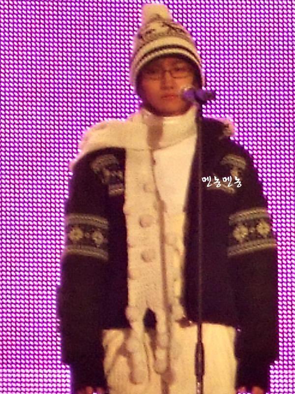 sangwoniezz's tweet image. He was not happy he had to dress like this