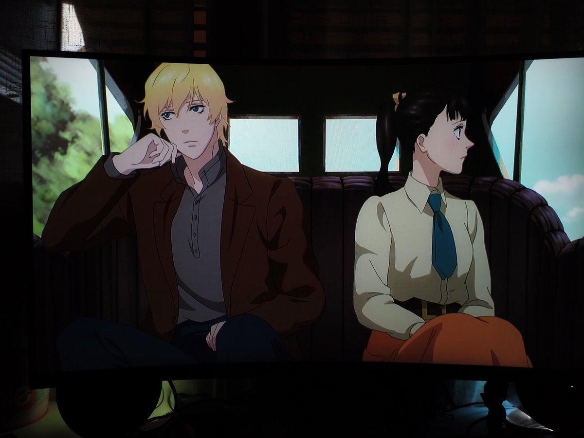 JuviCinefilo's tweet photo. Ayer por la tarde me hice maratón de 10 episodios del nuevo anime de #Netfllix, #ElAmorATravesDeUnPrisma que, está siendo, si sigue así, mi serie favorita de comienzo de año (por el momento). Es de romance y amistad, la estética y ambientación me fascinan y la banda sonora es lo mejor del año sin ningún tipo de duda (por el momento), tiene un nivel sobresaliente tanto la animación como la banda sonora, muchísimo piano, combinado con un violín precioso que te envuelven en toda su atmósfera y estética únicas.
Los personajes están muy bien escritos y, la protagonista es maravillosa, su estética me recuerda muchísimo en estética a "Suzume" de Makoto Shinkai.
#ElAmorATravesDeUnPrisma me tiene enamorado, mi tarde de domingo está siendo hacerme otro maratón de otros 10 episodios, ya que el anime tiene un total de 20 episodios.
Esta noche veré el final y, es posible que escriba mis primeras impresiones. 😍
Ya os adelanto que aunque me quedan episodios para terminarla, le voy a cascar una nota altísima, a menos que la caguen (que no va a suceder).
Atentos. 🧐