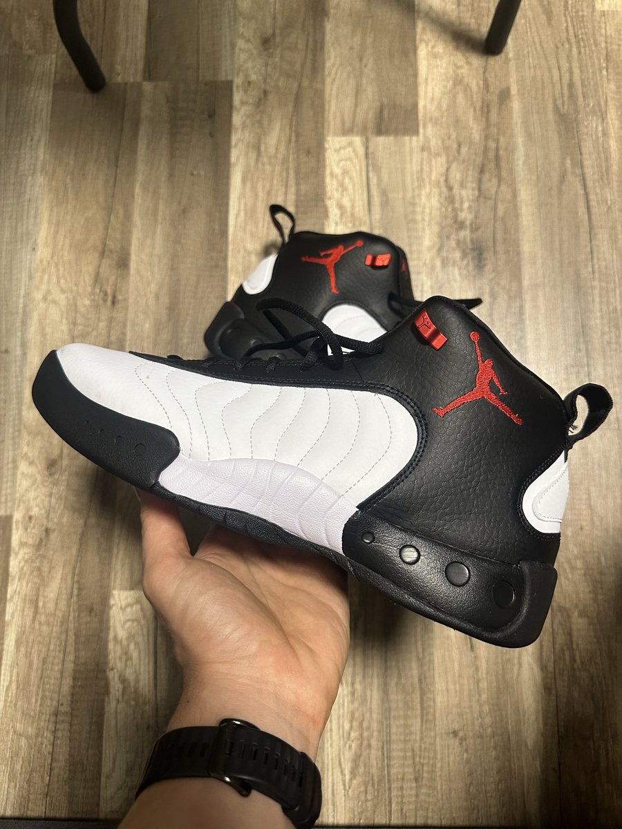 realpuha's tweet photo. Love this silhouette and history about shoes, but materials … have to be better on these !
Air Jordan Jumpman Pro “Bulls” 
#airjordan https://t.co/YgPXoNWMQo