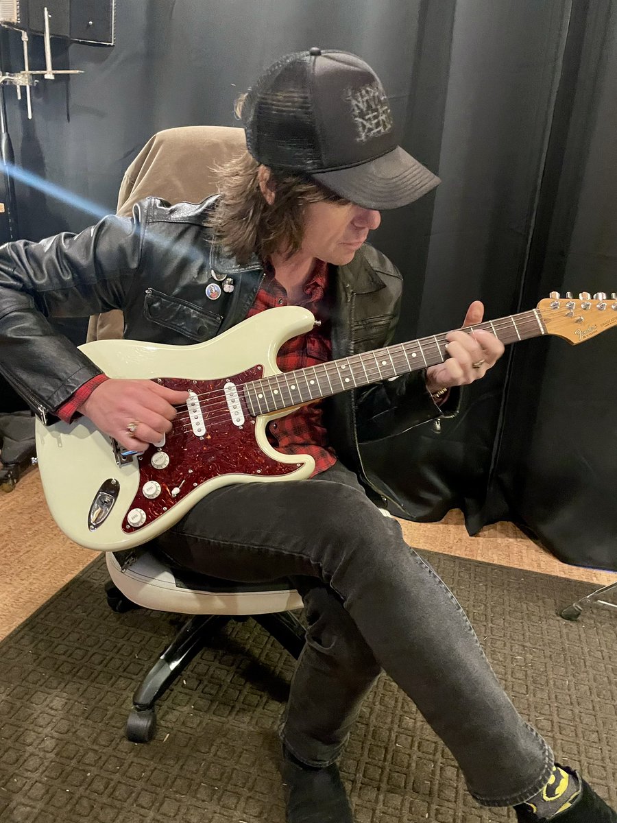 ThadeusGonzalez's tweet photo. Working out my new album with producer Kyle Homme (again). Digging the sound thats going on. https://t.co/gb0lTVh0oM
