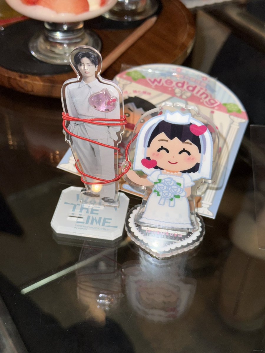 타오바오에서 구속아크릴스탠드(?) 사다주는 친구 착하다 너무너무 재밌다 이런 거 언제 안 질림