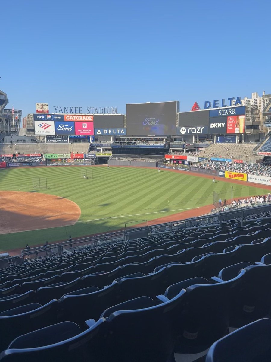 mdestefano14's tweet image. Only 66 more days until this, a chicken bucket, and “HOW THE FUCK DO YOU BLOW THAT LEAD?”