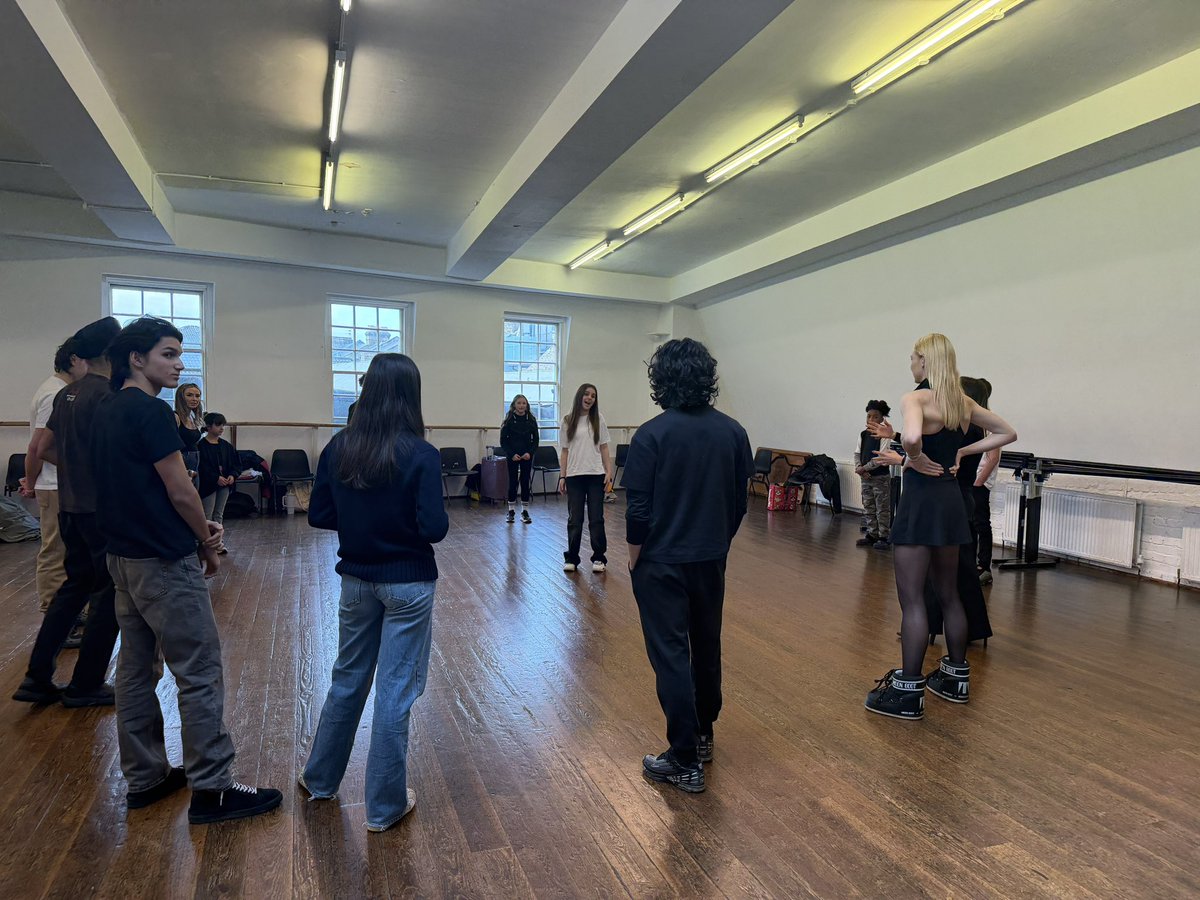 Time to Shine Agency tweet media