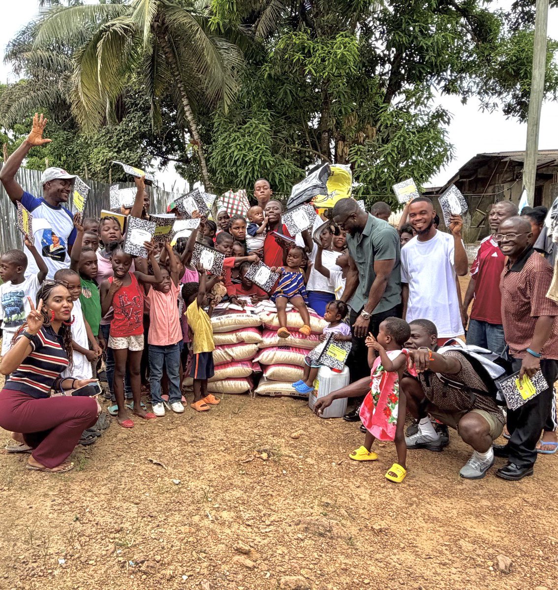 Jwaller5's tweet photo. Going back home to Liberia is always a blessing for me. I take the opportunity to give bk to the less fortunate. Visitingorphanages is #1 on my list. I donate bags of rice, notebooks, &amp; this year I was honored to help build a well for 6,000 people in a comm to access clean water https://t.co/bXDGf6uhnr