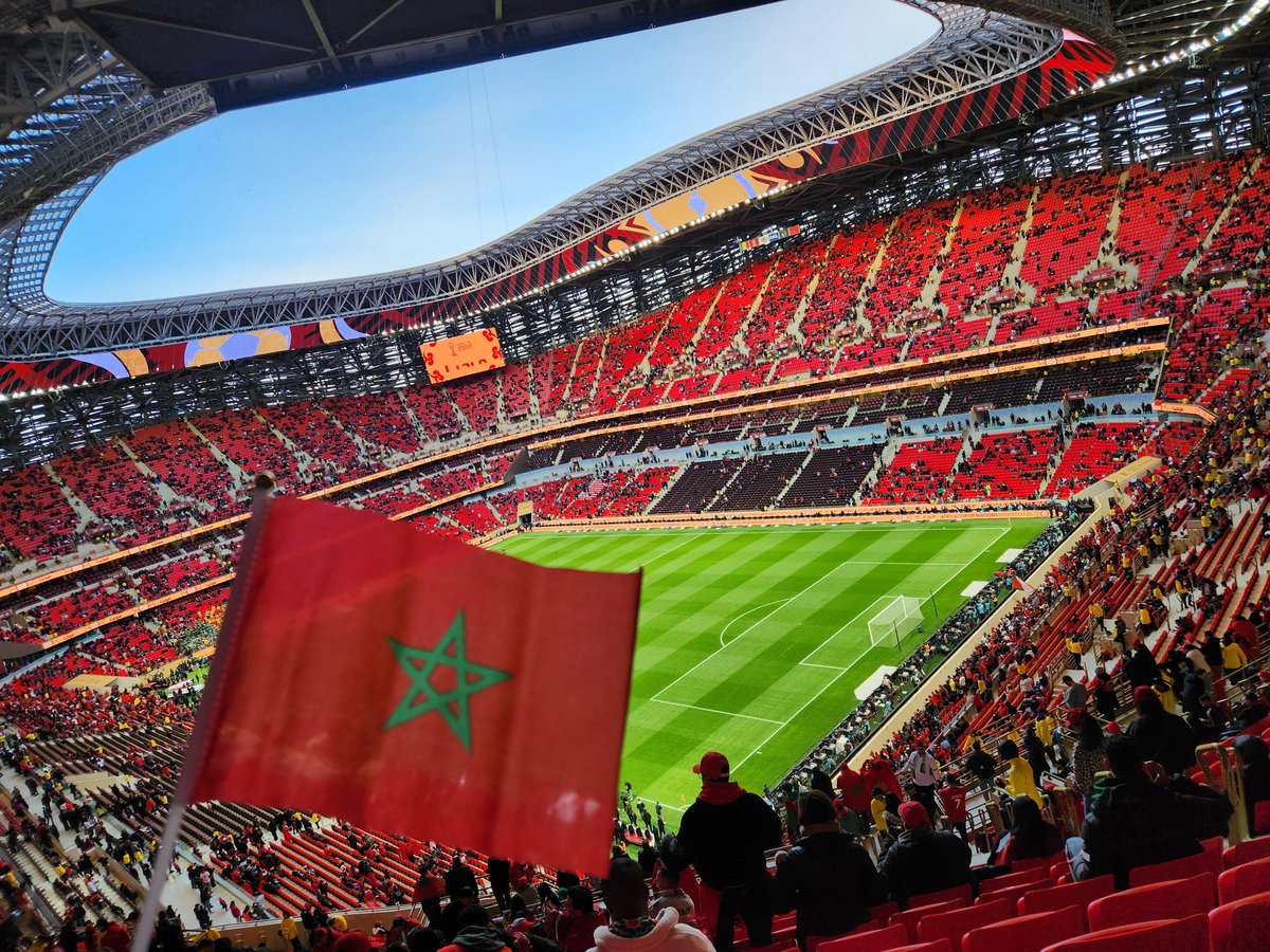 🇲🇦vs🇸🇳決勝戦！！日本人全然見かけないから、いっぱい声かけられる😆モロッコがんばれがんばれ