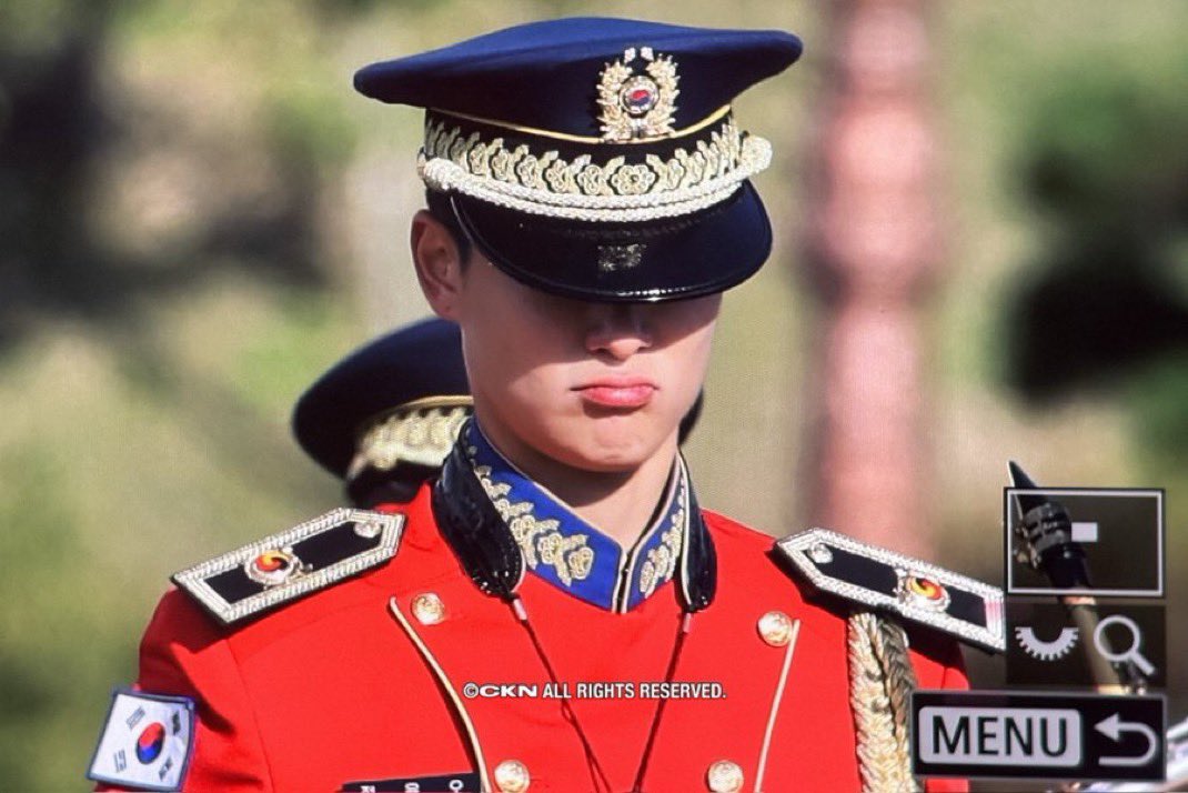 214fix's tweet image. let him out now 😭😭😭