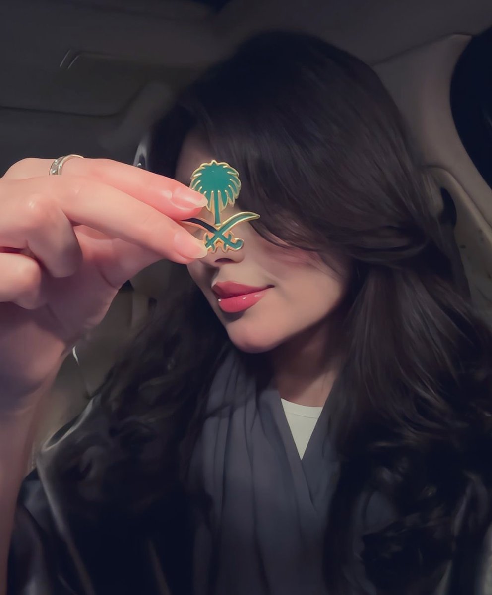 im__shoog's tweet image. #قال_لها 
إنت سعوديه ؟

#قالت_له 
إيه مطنوخةٍ ...من غير لحيه وشارب
من شعب سلمان كل ابوهم مطانيخ