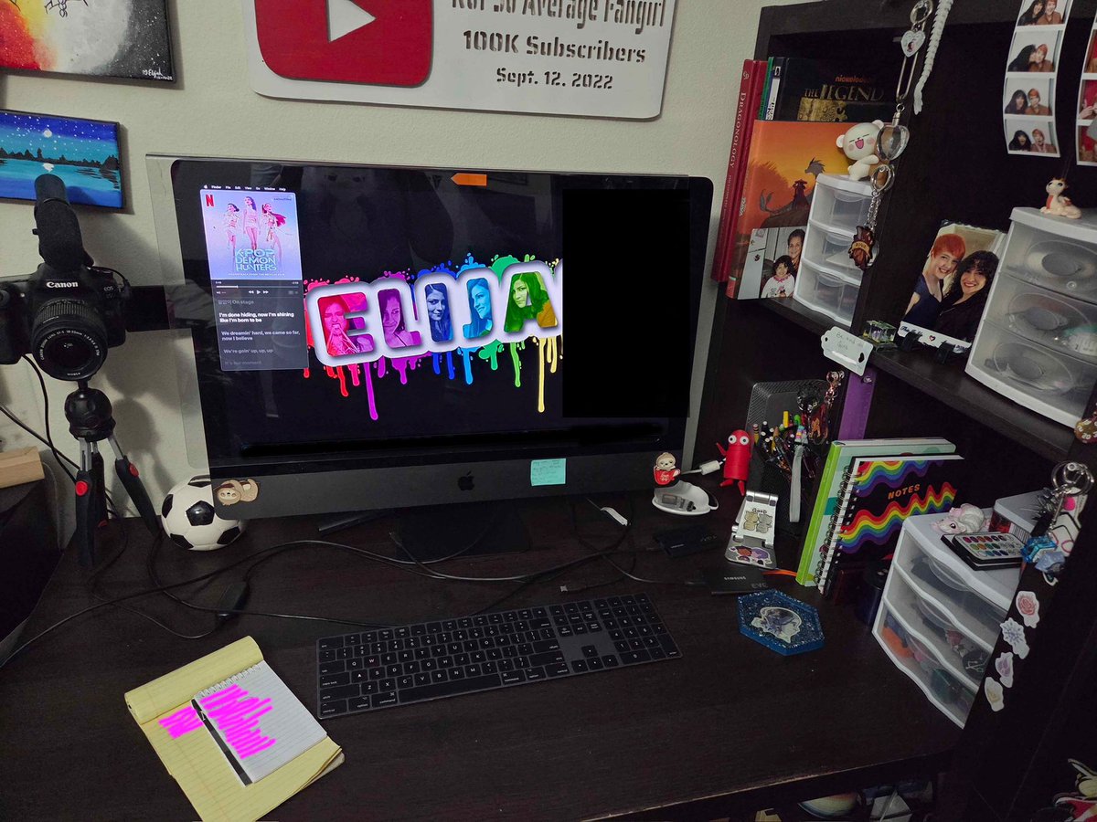 notsoavgfangirl's tweet image. Welp. My 2025 Truth or Dare forfeit has been completed! @WeeLassReacts has cleaned my desk! 😆 Thanks, baby. 😘

Here is the before and after!  ✨