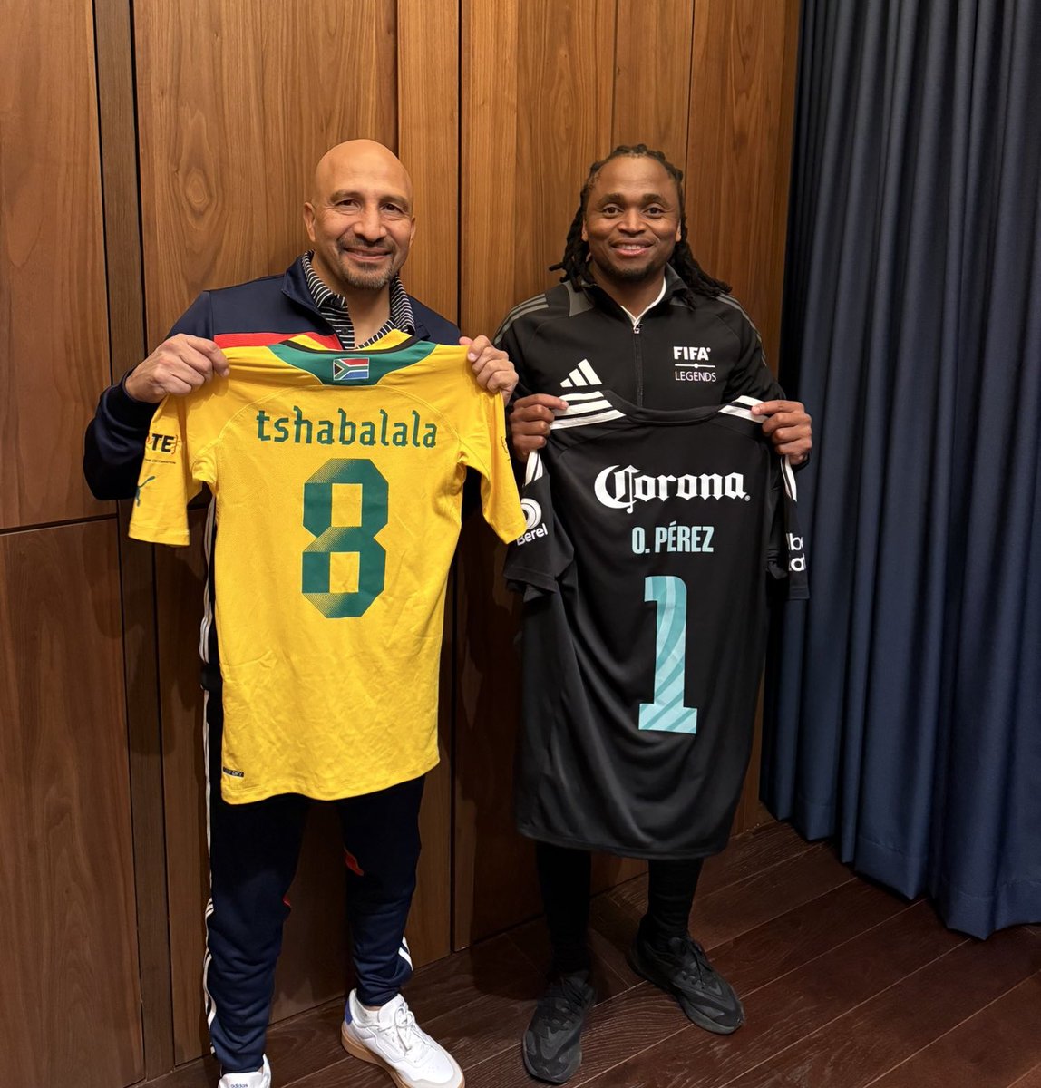 MartinoliCuri's tweet photo. El Conejo Pérez y Tshabalala juntos otra vez: https://t.co/nqw7trUcNl