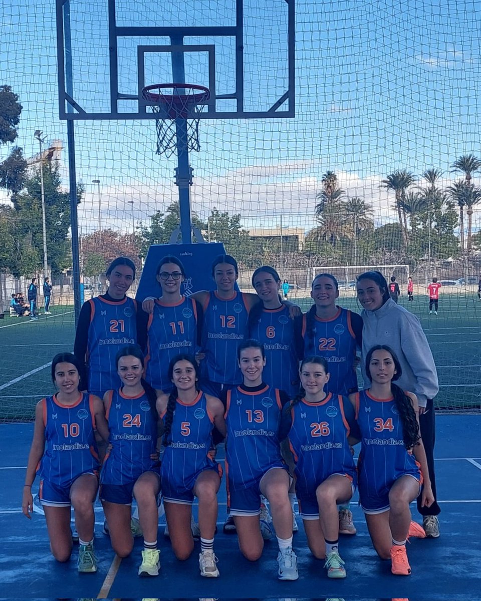 Victoria de nuestras juniors frente al Orihuela. 

Nos imponemos al Orihuela tras a una gran segunda mitad, donde supimos atacar bien la defensa zonal.
Felicidades a las chicas por su mejoría. 🫡

Seguimos trabajando y aprendiendo 💪🏼 💙