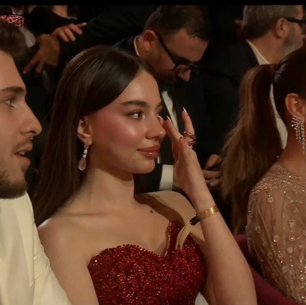 1995Kjs1's tweet image. للكيبوبرز اللي ما يدرون رياكشن بيسان هنا مثل رياكشن بتس يوم كانوا واثقين يفوزوا ضد اريانا وليدي قاقا بالغرامي