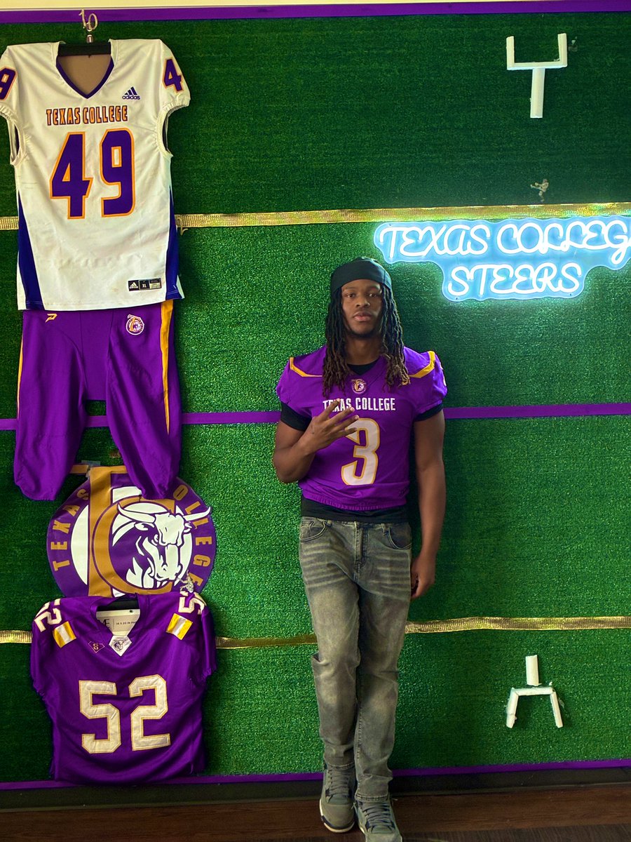 Ballout_FB4Life's tweet photo. I thoroughly enjoyed my official visit yesterday. I want to thank @Coach_JJackson2 for believing in my ability and my vision on recruiting me. What impressed me the most was the team’s commitment to the program and the reasons why they chose to be at TC. I learned about their support system, accountability, and coping strategies that help be successful.

I also want to thank @_coachcotto for the insightful conversation!

#Meddy
“Just line me up” 💎