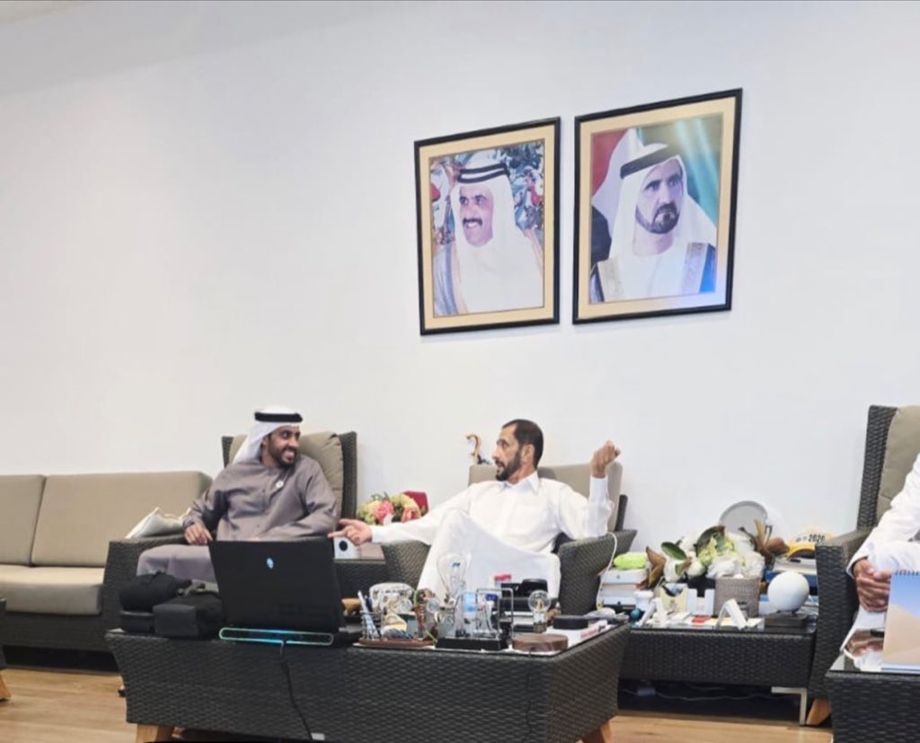 بين هذه الصورة وتغريدتي اقل عن 24 ساعة 
المعزب متابع لكل التفاصيل الحاصلة في النادي ومايستوي شي بدون شوره وأمره 

الله يحفظه ويطول عمره 💛🤲