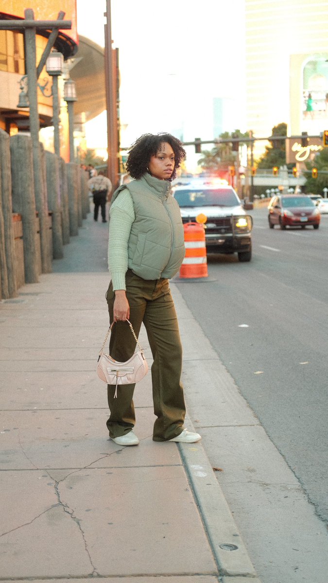 _JennLo's tweet image. Walks on the strip.