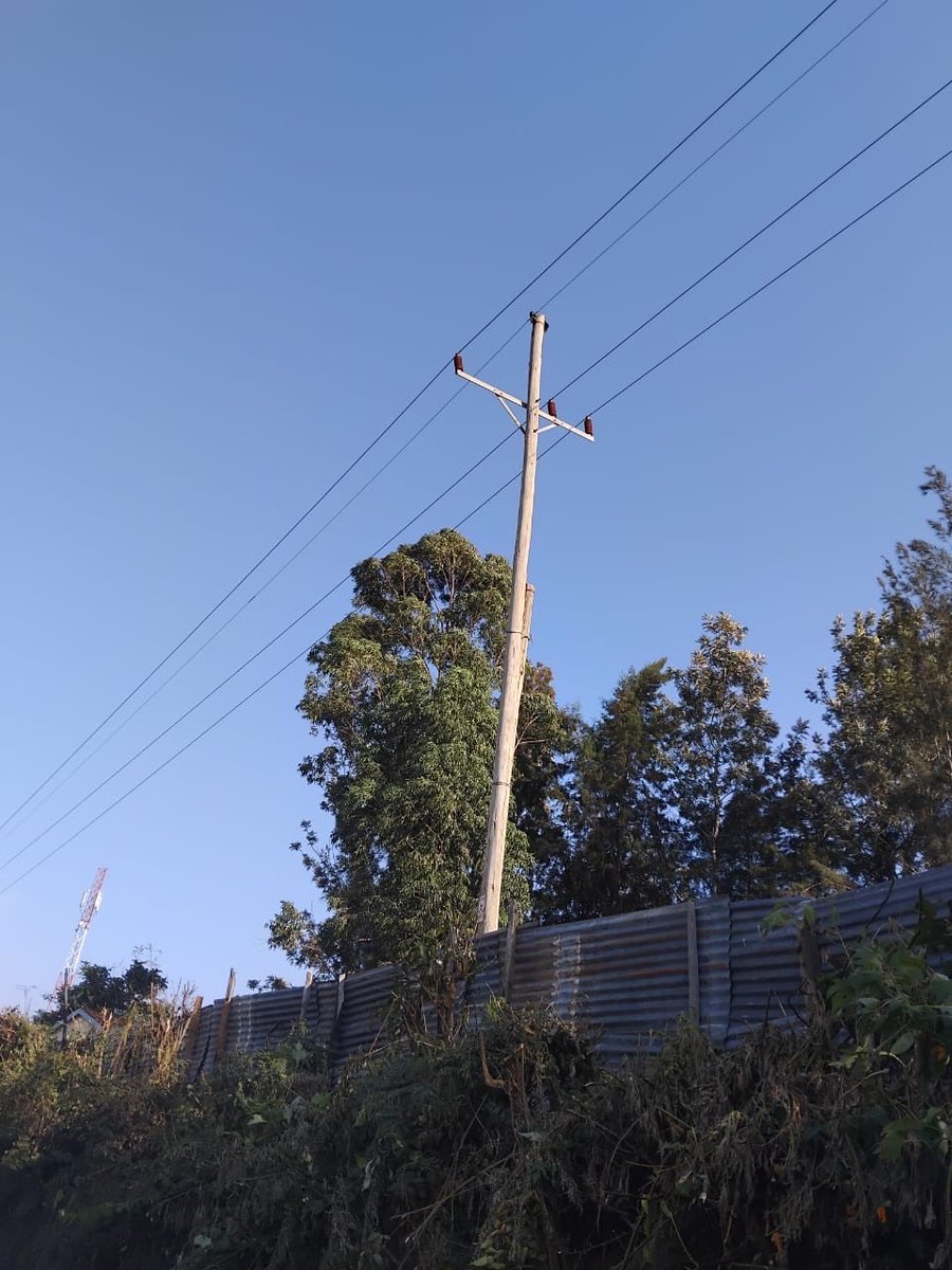 PhilWesonga's tweet photo. @MwanikiRob @BushmanBenO @otienowill @KenyaPower_Care This Got Osimbo pole was rectified long ago. KPLC staff at Ugunja have been very responsive to customer complaints. The transformer at Sigomere market was replaced within days after public tampering by hawkers led to its explosion. Kudos KPLC  @OpiyoWandayi https://t.co/IjCMisJdyG