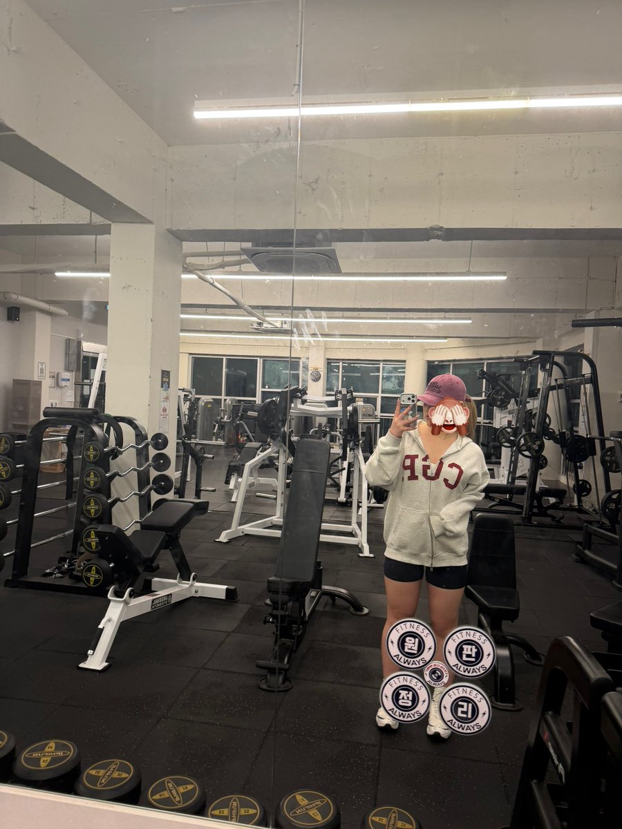 네 사실 저는 허벅지가 개두꺼운 여성이에요 오늘 다시 한번 느끼껴서 진짜 다이어트 시작해 볼께요