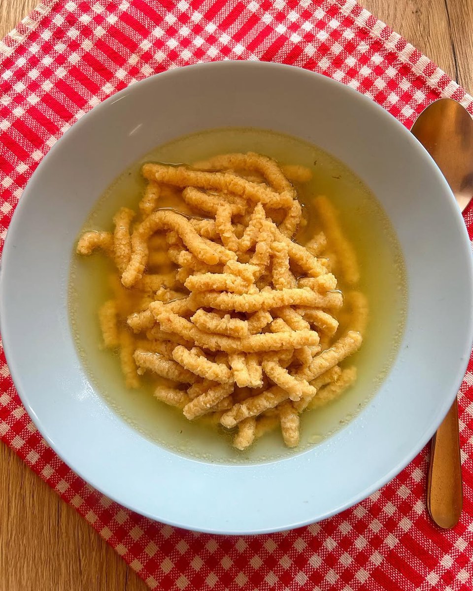 Basta del pane grattugiato, Parmigiano Reggiano, uova e un brodo fatto in casa per assaporare un buon piatto di passatelli.
 
Niente di meglio in queste fredde giornate d’inverno 🥰

Ph Anna Carbone