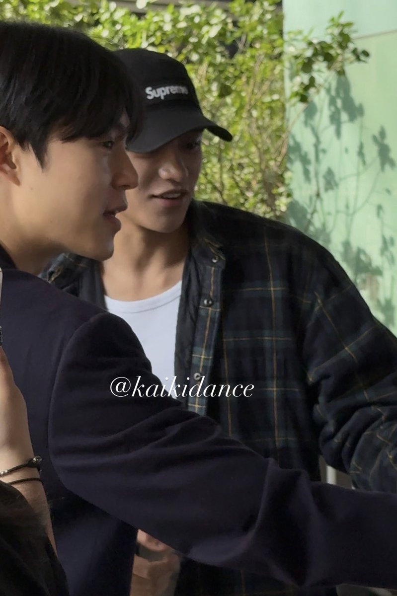 kaikidance's tweet photo. To manager-nim who has supported LUCAS from the very beginning, the one who met him when he first arrived in Korea as a trainee, the one who lent a shoulder to lean on during his hiatus, the one who accompanied him to his recent appearance at fashion show week, the one who Lucas said is more than just a manager but a true friend, thank you for being there for Lucas. I’m happy to see Lucas was able to celebrate your special day with you! Congratulations on your wedding manager-nim! You deserve all the happiness in the world. ❤️