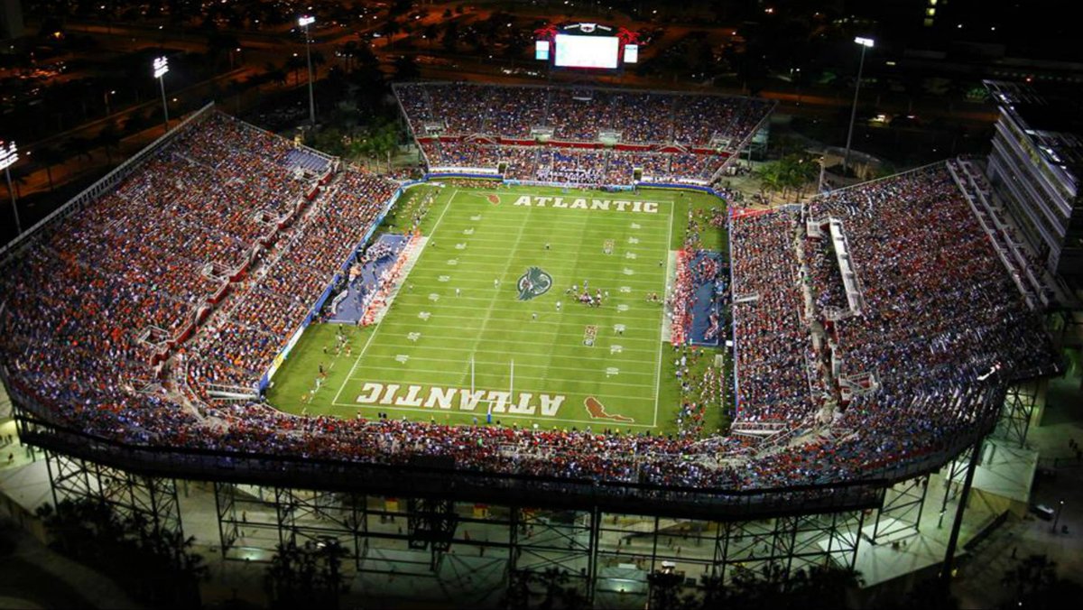 JCgibbsfootball's tweet photo. Congratulations to our 6’4 311lbs Defensive Tackle Zy’aier (Big Z) McKinnon @moneyteamzmann on landing the offer from FAU. @CoachSantana_ https://t.co/Mqed86X0ak
