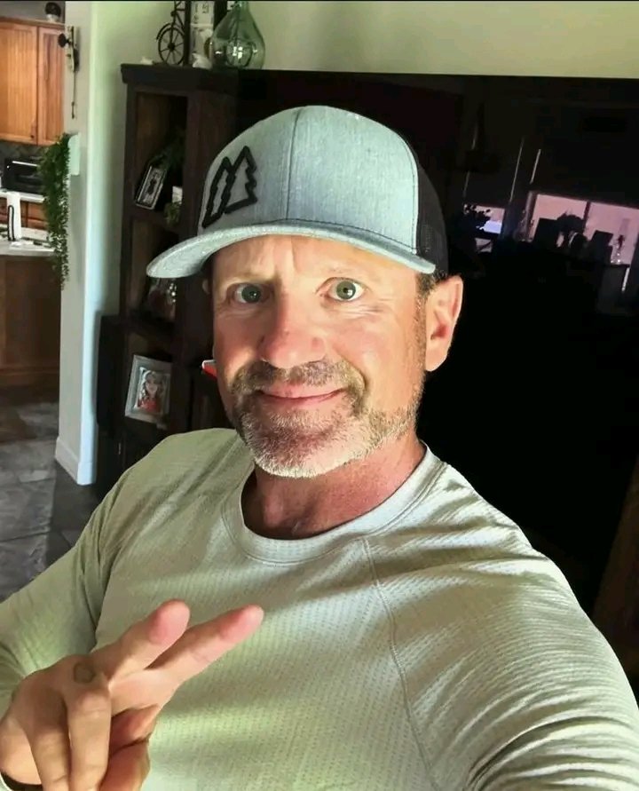 john_noble4553's tweet photo. Hello 👋 everyone, it's wonderful to see you're cherishing time with loved ones this New year! 🎄 That's truly the best gift. Can you request me now? https://t.co/UPE51480By